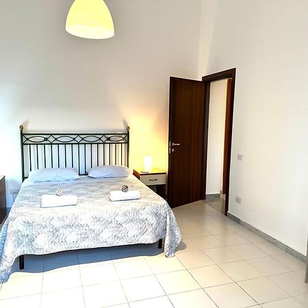 A Un Passo Dal Massimo 2 Apartment Palermo Bagian luar foto