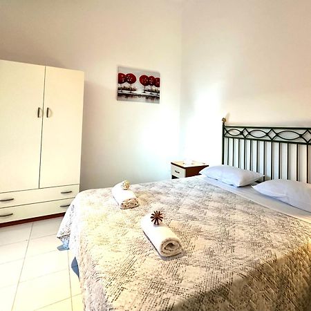 A Un Passo Dal Massimo 2 Apartment Palermo Bagian luar foto