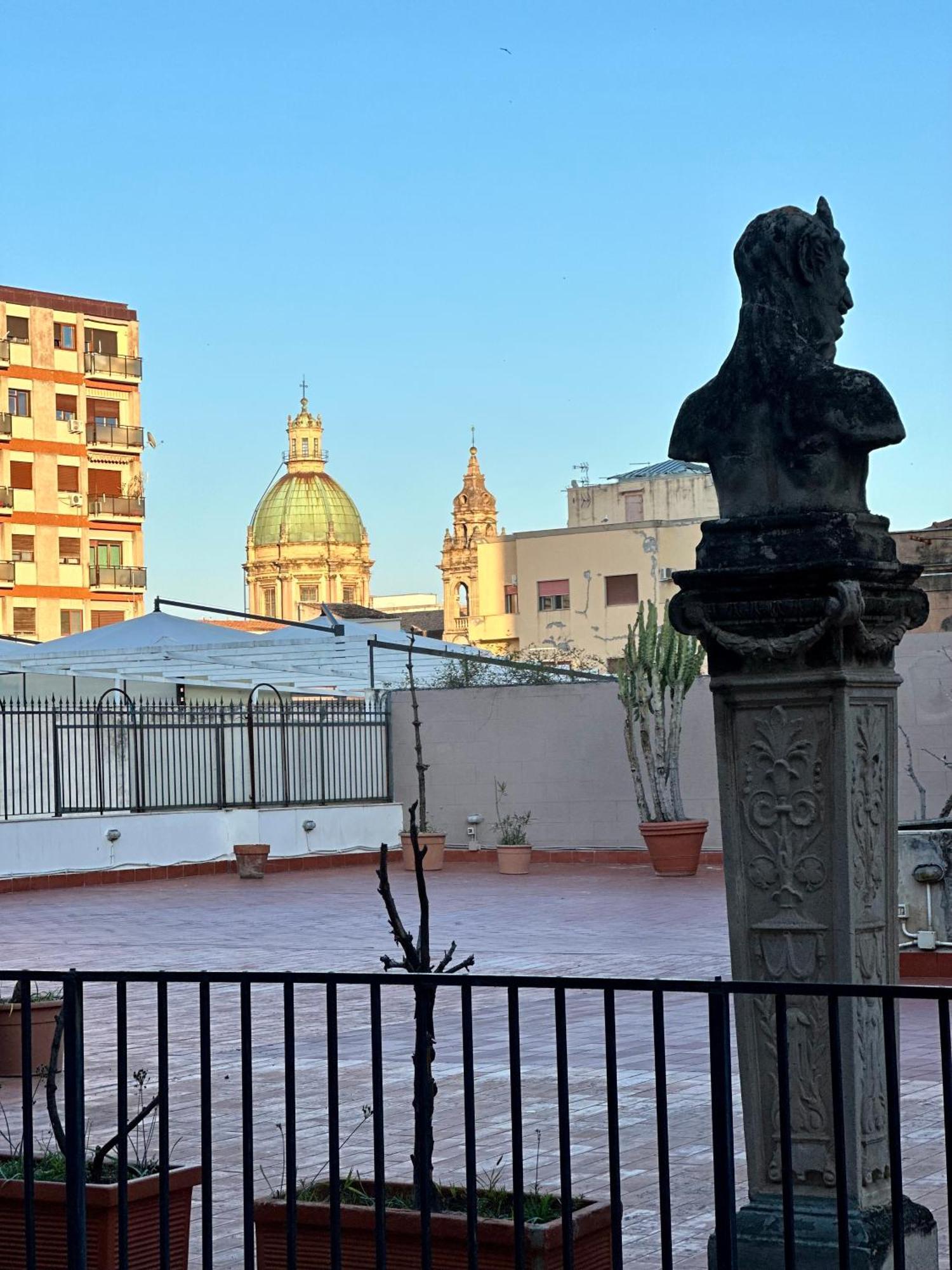 A Un Passo Dal Massimo 2 Apartment Palermo Bagian luar foto